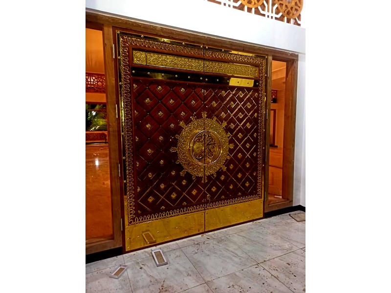 Replika Pintu Masjid Nabawi