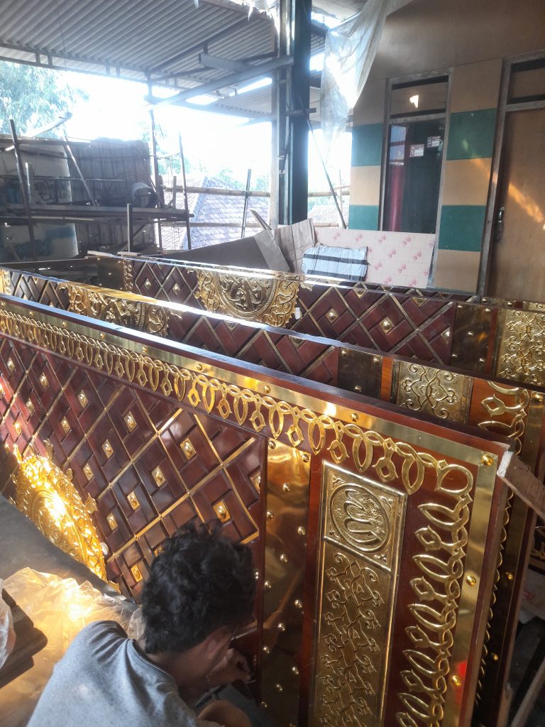 Lampu gantung Nabawi Masjid Al Mukhlasin Sukorejo Pasuruan